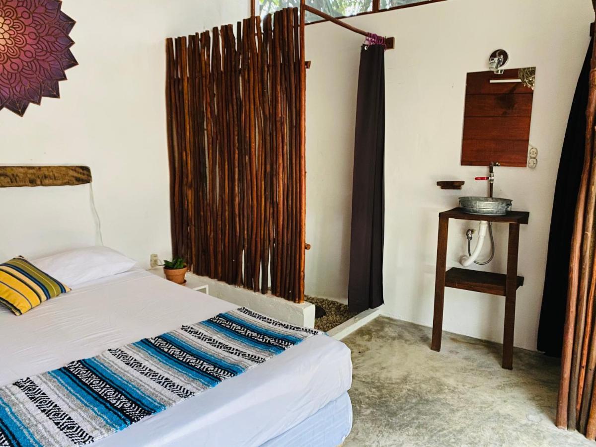 El Buho Bacalar Eco-Cabanas Hostal Bagian luar foto